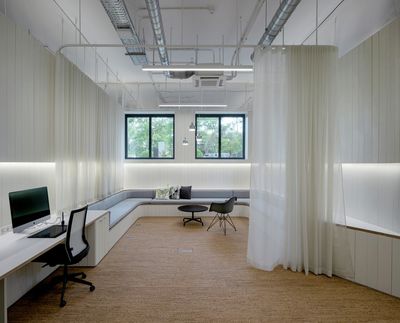 Systèmes de rideaux, SG 6970, Colorama 2, Mediabrands Headquarters, Madrid, Spain