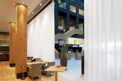 Systèmes de rideaux, SG 5600, Colorama 1, Room shot "Radisson Blu Hotel", Zurich, Switzerland