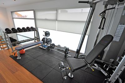 Systèmes stores enrouleurs, SG 4910, Basicscreen 1-10%, Room shot "The Fish Tank – Private Residence", Melbourne, Australia