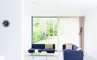 Systèmes de rideaux à bandes verticales, SG 2910, Multi Visio, Gerrards Cross, London, United Kingdom