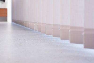 Systèmes de rideaux à bandes verticales, SG 2910, Multi Visio, Gerrards Cross, London, United Kingdom