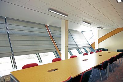 Systèmes Skylight, SG 2195, Multiscreen 1-10%, Room shot "Durham Gateway", Durham, United Kingdom